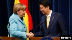 앙겔라 메르켈 독일 총리(왼쪽)가 9일 일본을 방문해 신조 아베 총리와 회동했다.