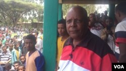 ዶ/ር መረራ ጉዲና በአምቦ የምርጫ ቅስቀሳ ሲያካሂዱ