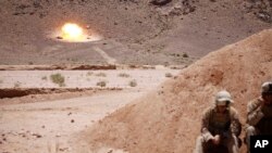 Marinir AS dalam latihan militer di Quweira, 300 kilometer selatan Amman, Yordania (16/6).