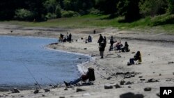 Le réservoir de San Pablo à El Sobrante en Californie, dont le rivage a reculé suite à la grave sècheresse