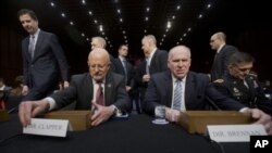 El director de Inteligencia de EE.UU., James Clapper, y el de la CIA, John Brennan, en la audiencia legislativa en Washington.
