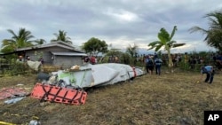 Обломки самолета на рисовом поле в провинции Магинданао-дель-Сур, Филиппины, 6 февраля 2025 года.