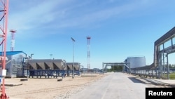 俄罗斯西伯利亚北部一家生产液化石油气（LPG）的工厂。（美国之音白桦拍摄） 