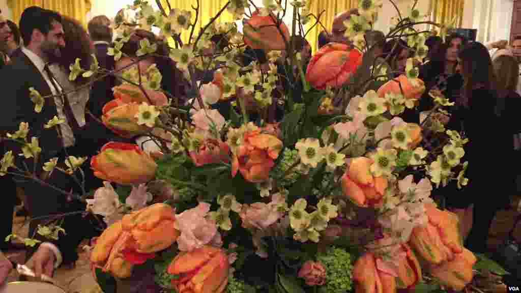 در مهمانی های کاخ سفید همیشه توجه خاصی به گل آرایی و حضور گل در مراسم می شود.