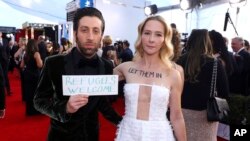 سیمون هلبرگ بازیگر سریال «بیگ بنگ تئوری» اعتراضش را اینطور نشان داده است. 