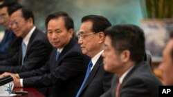 Waziri Mkuu wa China Li Keqiang, alipohudhuria mkutano na Waziri Mkuu wa Uholanzi Mark Rutte, katika Ukumbi Mkuu wa Watu huko Beijing Juni 27, 2019. (Fred Dufour AP).
