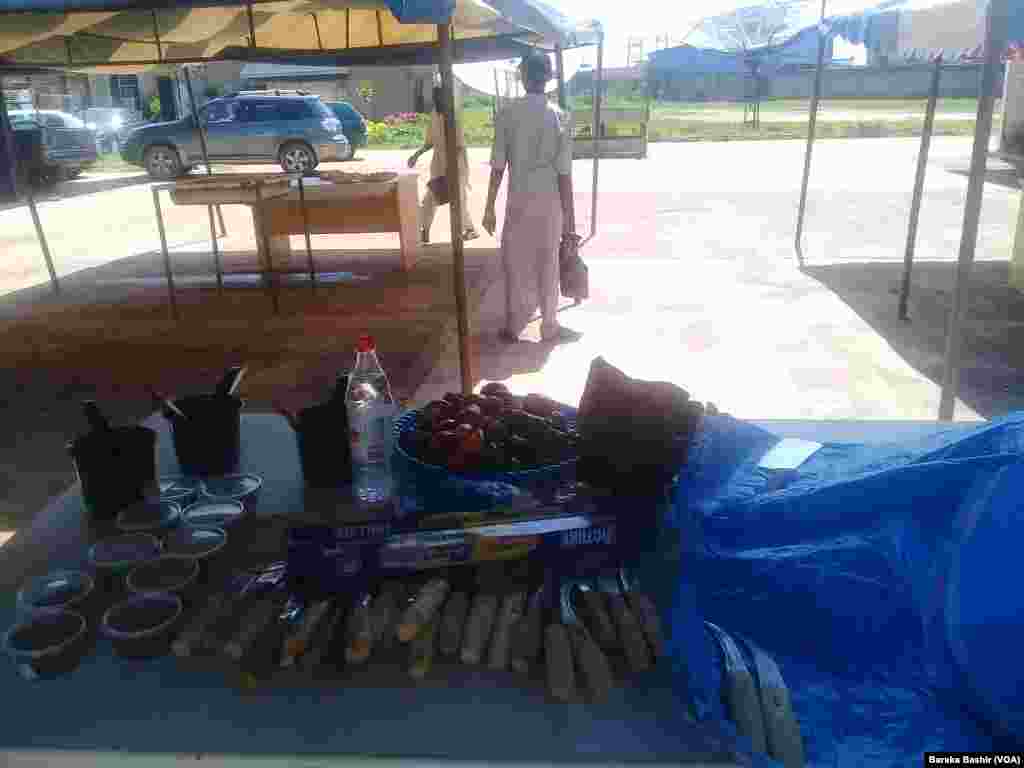 Matasa Masu Koyon Sana'ar Gasa Kajin Gargajiya