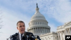 2023年12月13日，美国总统拜登的儿子亨特·拜登在华盛顿对记者发表讲话。（美联社照片）