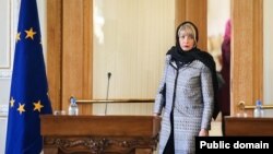 عکس از آرشیو، سفر پیشین هلگا اشمید به همراه فدریکا موگرینی به تهران.