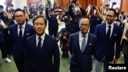 香港四位民主派议员被取消议员资格后见记者（路透社2020年11月11日）