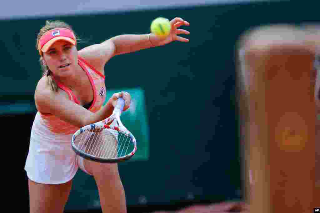 سوفیا کنین تنیس باز ۲۱ ساله آمریکایی توانست با پیروزی بر یک آمریکایی دیگر، از مرحله یک چهارم نهایی مسابقات تنیس اوپن فرانسه صعود کند. 