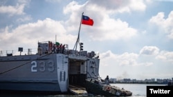 台湾汉光36号演习第2天，海军在左营军港为联合登陆作战操演进行准备(2020年7月14日, 取自台湾国防部推特)