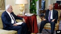 گفتگوی نبیل العربی، دبیرکل اتحادیه عرب با صائب عریقات مذاکره کننده ارشد فلسطینی - قاهره، بیستم مرداد