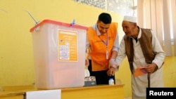 موسیقاروں کے گروپ میں خاتون جرمن موسیقار سبینا بونیو کا ایک انداز