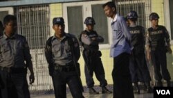 Polisi Burma siaga pasca ledakan di Rangoon (foto: dok). Burma kembali diguncang dua ledakan di negara bagian Shan, Kamis 17/10. 