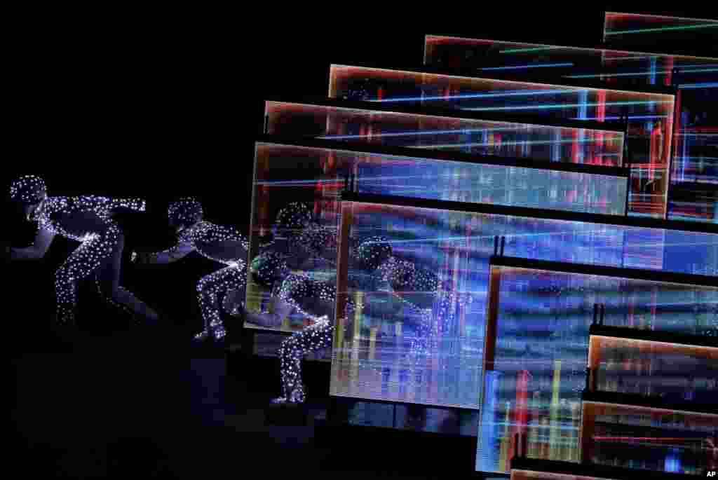 平昌冬奥会闭幕式上，载歌载舞。（2018年2月25日）