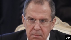 Menlu Rusia Sergei Lavrov mengatakan Moskow secara aktif bekerjasama dengan pemerintah Suriah maupun oposisi.