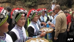 与会代表在云南农村考察