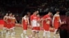 Des basketteurs chinois quittent le terrain après leur défaite face au Venezuela, Chine, le 4 septembre 2019