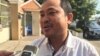 Political analyst Kim Sok tells reporters that he is unable to pay $500,000 in compensation to Prime Minister Hun Sen, as part of the lawsuit against him. (Hul Reaksmey/VOA Khmer) 