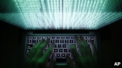 两名伊朗人因涉嫌盗窃和销售武器软件在美国被起诉。