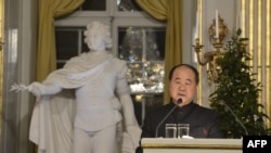 2012年诺贝尔文学奖得主莫言2012年12月7日在瑞典斯德哥尔摩皇家学院发表传统的获奖演说