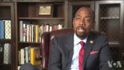 枪击案后奥巴马拟处理种族与枪支问题