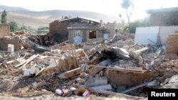 9일 이란 남부 부셰르 인근에서 지진으로 파괴된 가옥.