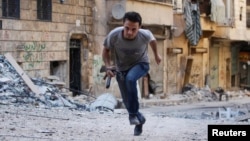 تصویر یک شبه نظامی عضو ارتش آزاد سوریه، حلب، ۲۳ ژوییه ۲۰۱۳