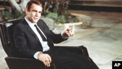 شان کانری، اولین هنرپیشه ای که نقش جیمز باند، مامور ام آی-6 را بازی کرد.