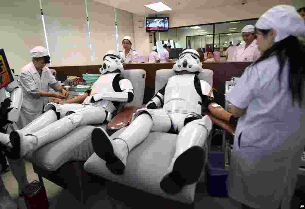 Udomsak Ratanotayo (l) and Suttinan Boonsomkiat wear storm trooper costumes while donating blood at the Thai Red Cross in Bangkok, Thailand. Thai Star Wars fans will donate blood and give toys at an orphanage as part of a promotional campaign.