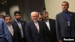 İran Dışişleri Bakanı Cevat Zarif Cenevre görüşmelerine gelirken
