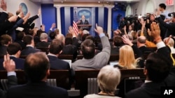 白宫例行记者会场景