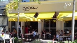 VOA英语视频: 防疫隔离措施逐渐放松 口罩社交距离仍不能免