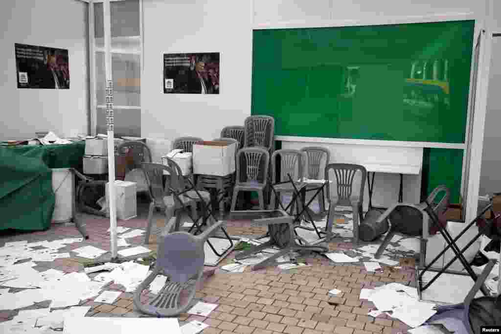 مقر مبارزاتی حزب سوسياليست &laquo;پاسوک&raquo; در آتن پس از انتخابات&nbsp;&nbsp;--&nbsp;۶ بهمن ۱۳۹۳ (۲۶ ژانويه ۲۰۱۵)