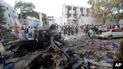Baraguzan motar da aka kai hari da ita a Mogadishu ranar Asabar.