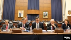 美中经济与安全审议委员会2014年11月20日公布向国会提交的年度报告。（美国之音杨晨拍摄）