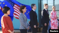 美国国务卿布林肯（中）在匹兹堡主持美国和欧盟的贸易和技术会谈（2021年9月29日）。