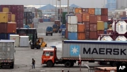 印度孟买港口的集装箱（资料照）