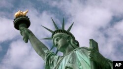 د امریکا د نیویارک په ښار کې د ازادۍ مجسمه
