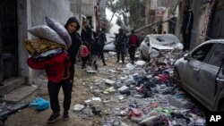 Posljedice izraelskog zračnog napada na Rafah, Pojas Gaze, petak, 9. februara 2024. (AP Photo/Fatima Shbair)