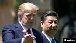 Presiden Amerika Donald Trump saat menerima kunjungan Presiden China Xi Jinping (7/4). Trump akan melawat ke China akhir tahun ini.