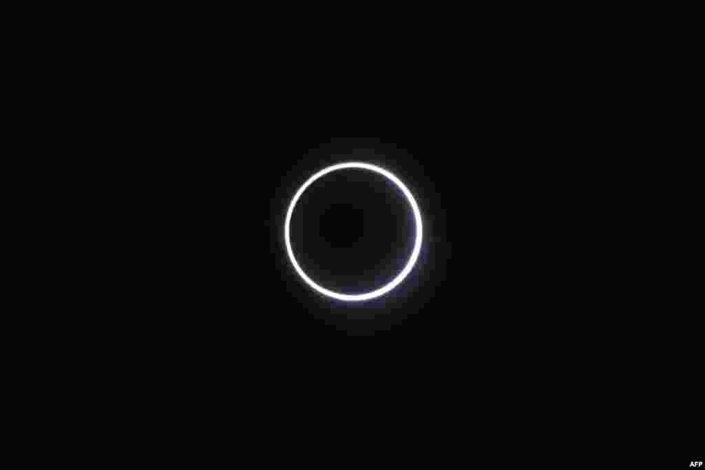 សូរ្យគ្រាស​​ ត្រូវ​ថត​បាន​នៅ​ក្រុង Saint-Louis កោះ​ La Reunion។&nbsp;