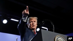 时任美国总统特朗普2018年7月12日出席北约峰会后举行记者会。 （美联社）