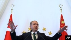 Le président de la Turquie Recep Tayyip Erdogan s'adresse aux populations habitant dans l'est de la Turquie, à Ankara, Tuesday, le 20 octobre 2015.
