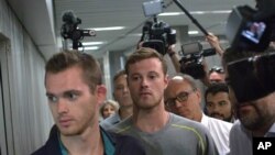 دو شناگری که شهادت دادند و به دستور قاضی فعلا اجازه خروج ندارند