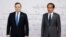 Perdana Menteri Italia Mario Draghi berpose dengan Presiden Joko Widodo saat tiba di KTT para pemimpin G20 di Roma, Italia, 30 Oktober 2021. (Foto: REUTERS/Guglielmo Mangiapane)