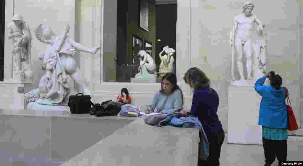 卢浮宫博物馆的雕塑