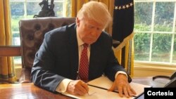 فرمان اجرایی دوم ترامپ قرار بود از ۲۶ اسفند اجرا شود. 