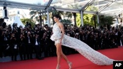 در حال حاضر دارایی ​​کندال جنر مدل ۲۱ ساله، ۱۸ میلیون دلار برآورد می شود.